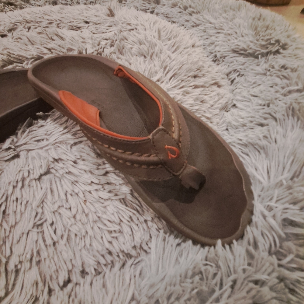 True Religion sz 13 Olukai great Condition discontinued